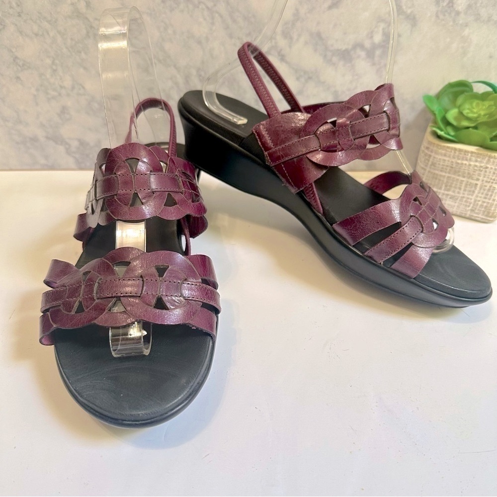 Munro Plum Purple Leather Cutout Sling Back Comfort Wedge Sandals